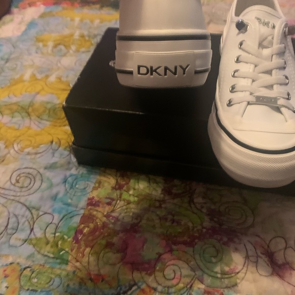DKNY SIBZ SNEAKER - Picture 4 of 4